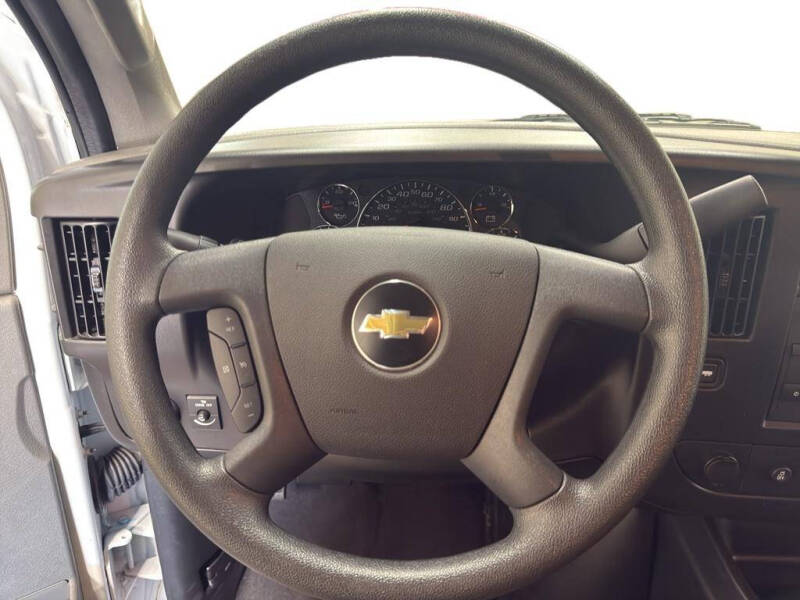 2025 Chevrolet Express LT 3500