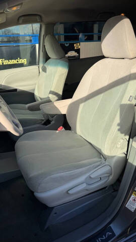 2011 Toyota Sienna Base 7-Passenger