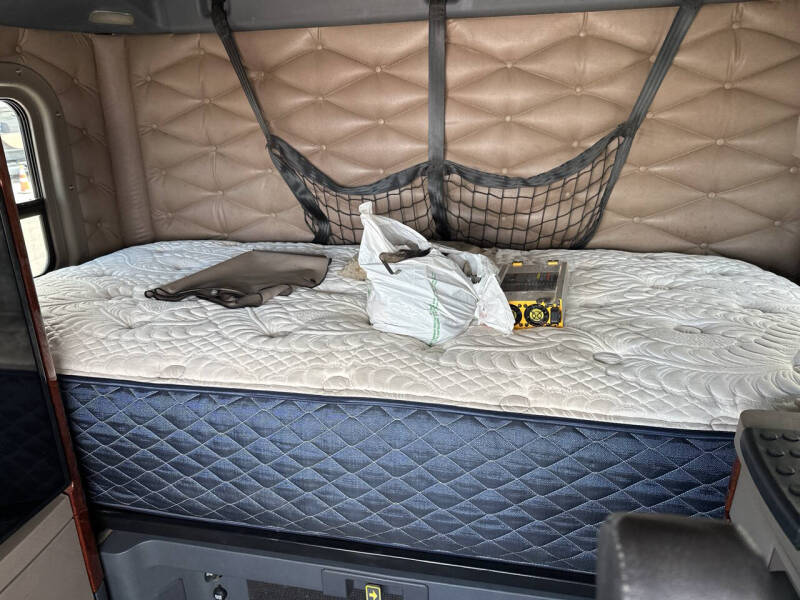 2016 Freightliner Cascadia