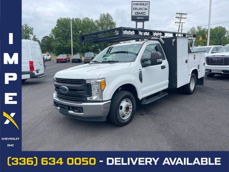 2017 Ford F-350 Super Duty Chassis Cab XL's photo
