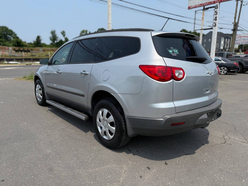 2011 Chevrolet Traverse LS