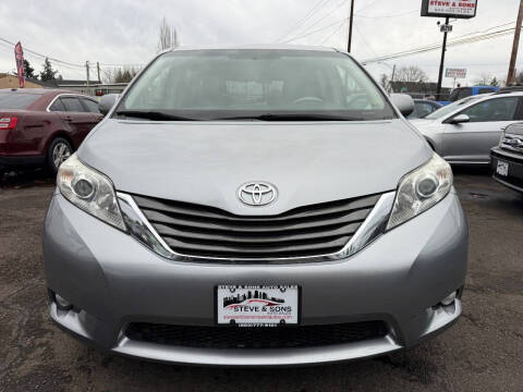 2013 Toyota Sienna XLE 7-Passenger Auto Access Seat