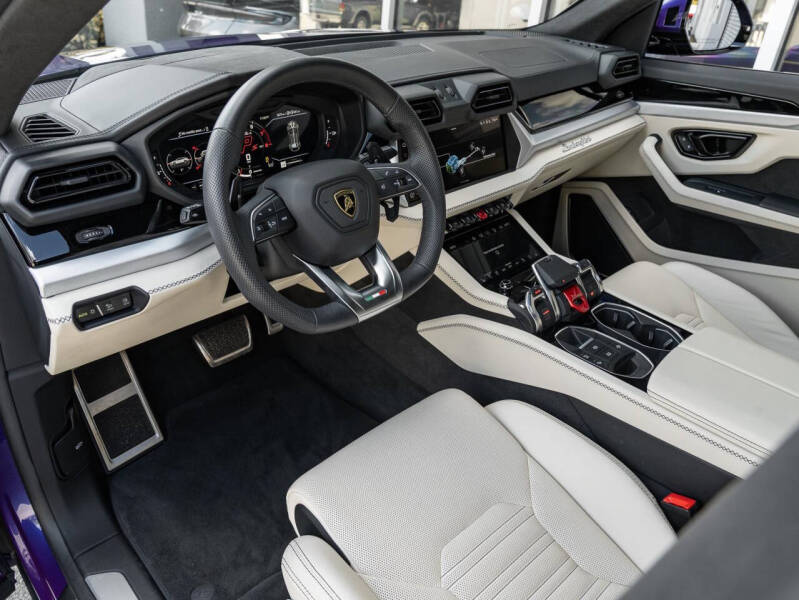 2025 Lamborghini Urus SE
