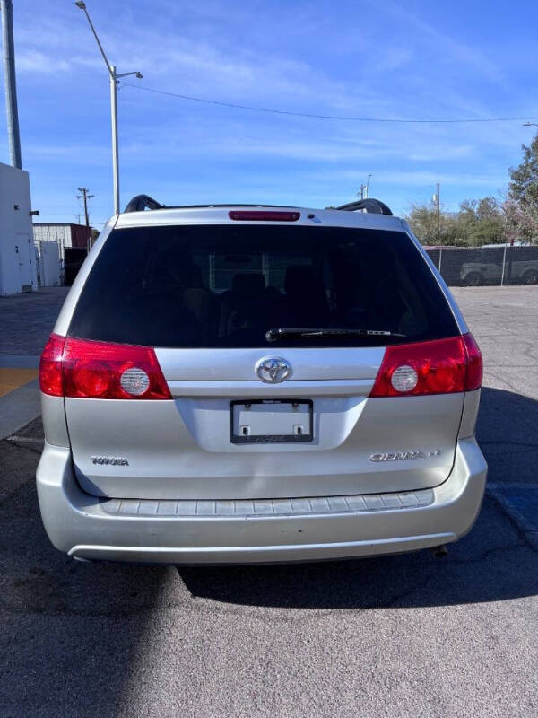 2010 Toyota Sienna LE 8-Passenger