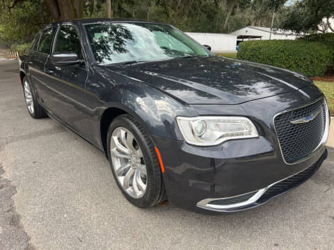 2018 Chrysler 300 for sale at D & R Auto Brokers in Ridgeland SC