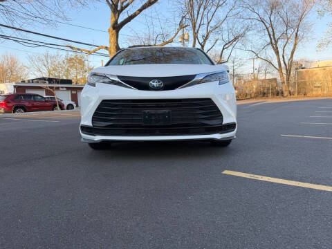 2021 Toyota Sienna LE 8-Passenger