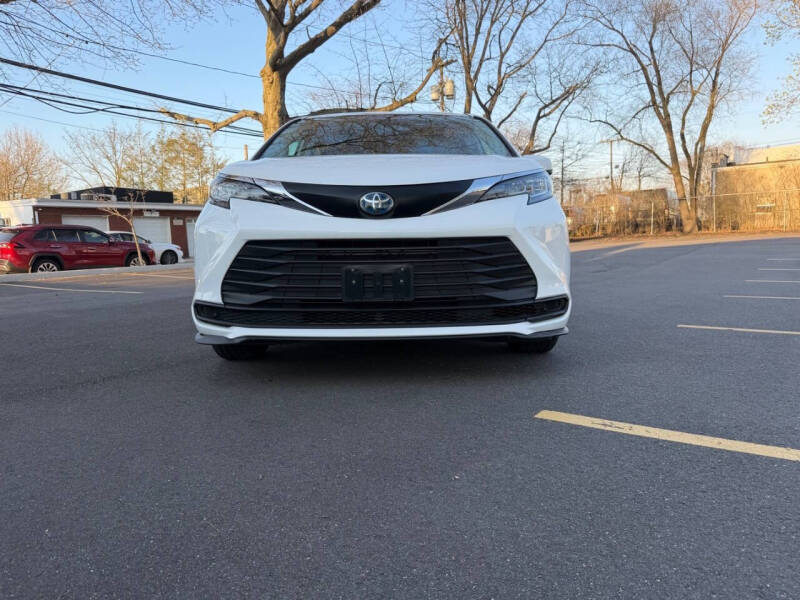 2021 Toyota Sienna LE 8-Passenger
