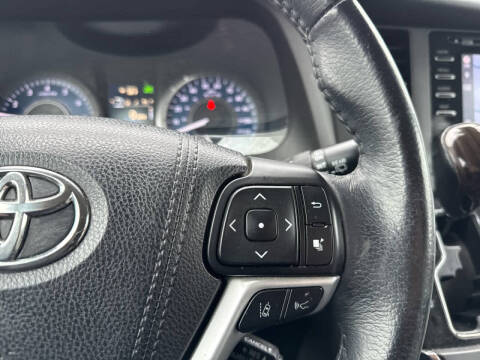 2018 Toyota Sienna XLE 7-Passenger Auto Access Seat