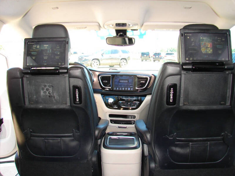 2017 Chrysler Pacifica Touring-L Plus