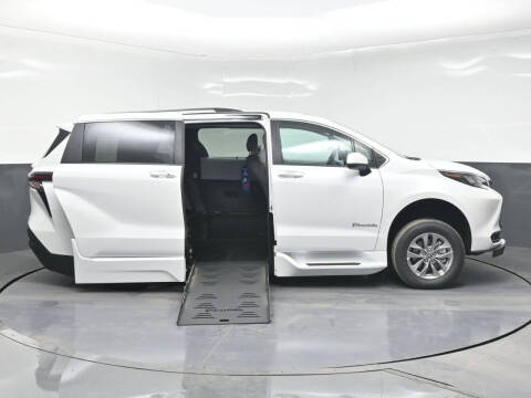 2025 Toyota Sienna XLE 7-Passenger