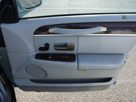 2006 Lincoln Town Car Signature