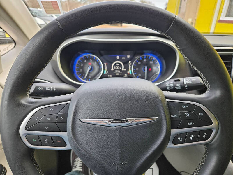 2024 Chrysler Pacifica Touring L