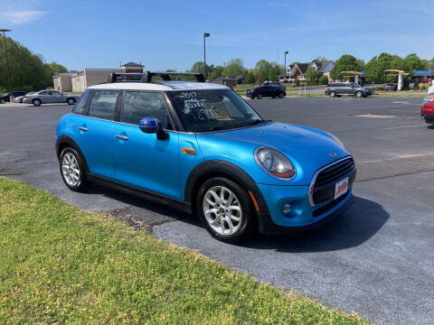 2017 MINI Hardtop 4 Door for sale at McCully's Automotive in Benton KY