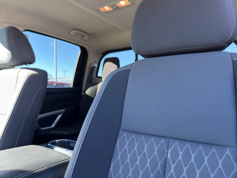 2024 Nissan Titan XD SV