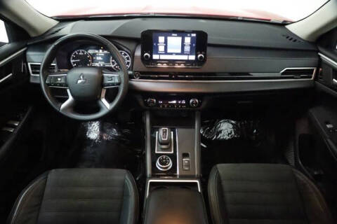 2023 Mitsubishi Outlander SE