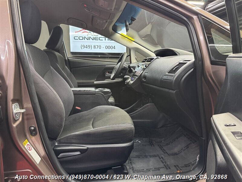 2016 Toyota Prius v Three