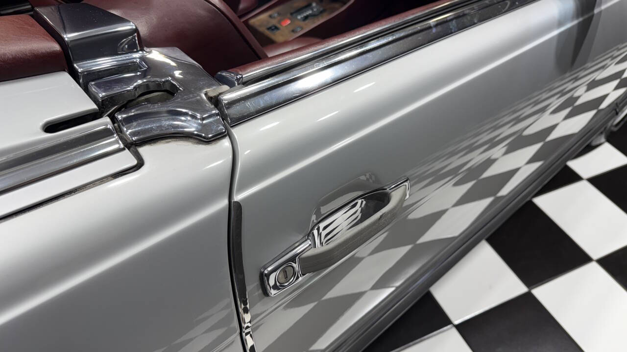 1988 Mercedes-Benz 560-Class 43