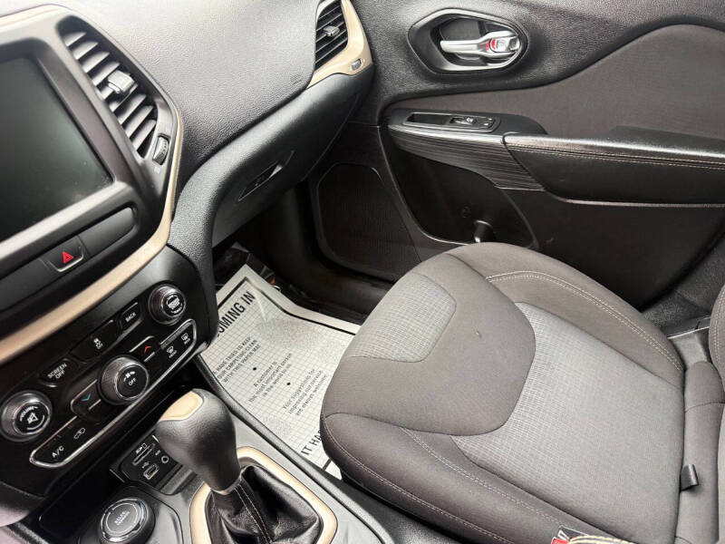 2016 Jeep Cherokee Latitude Altitude