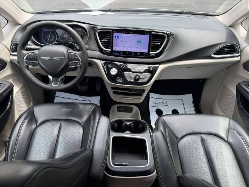 2023 Chrysler Pacifica Touring L
