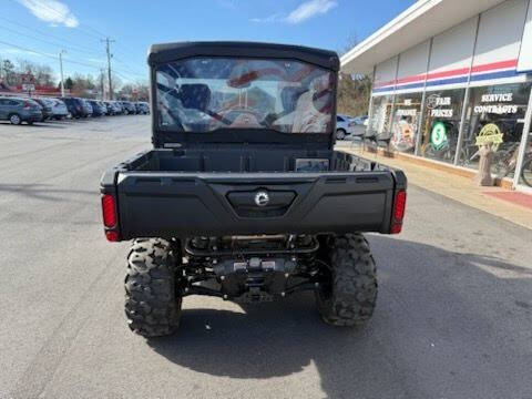 2023 Can-Am Defender HD10