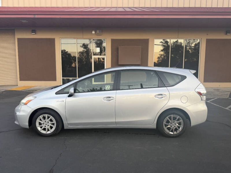 2014 Toyota Prius v Three