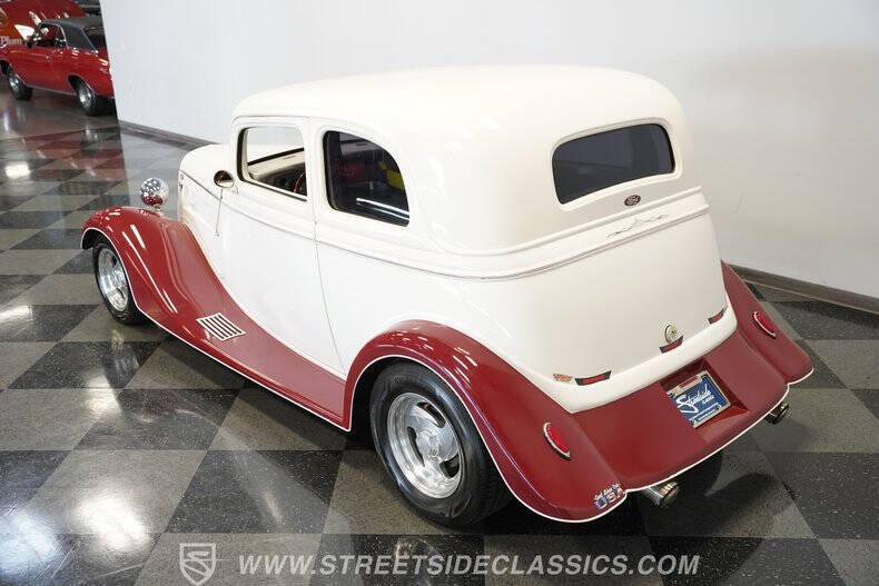 1933 Ford Victoria