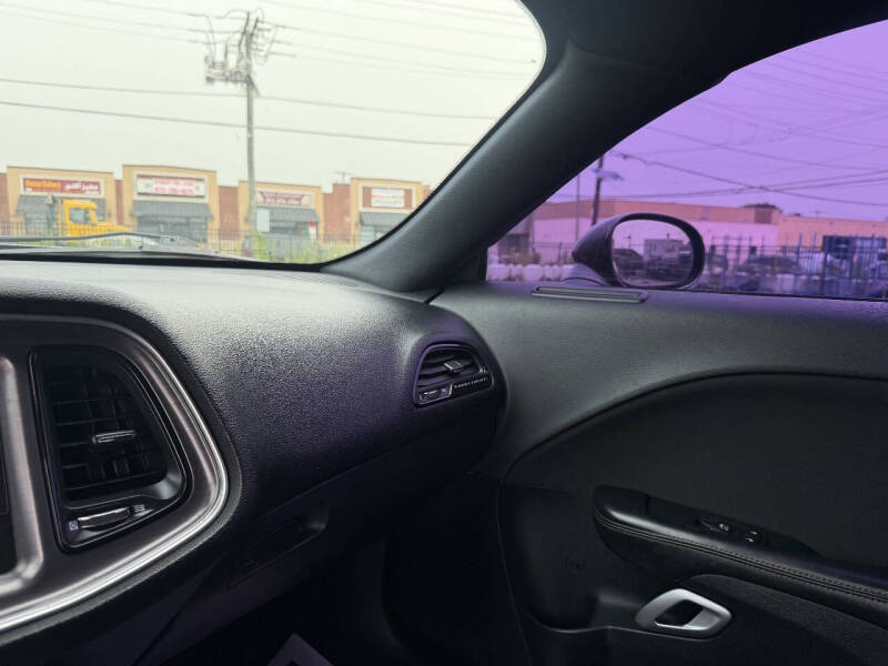 2016 Dodge Challenger SXT