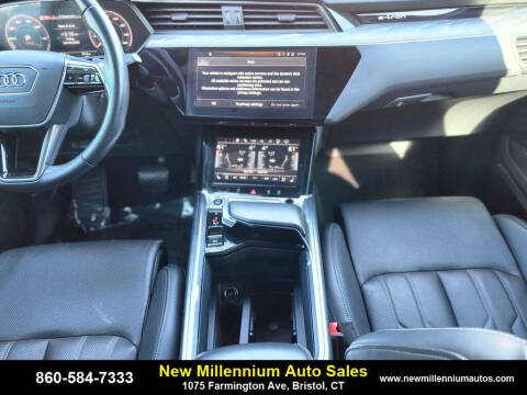 2024 Audi Q8 Sportback e-tron quattro Prestige S line