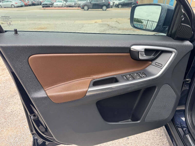 2016 Volvo XC60 T6 Drive-E Platinum