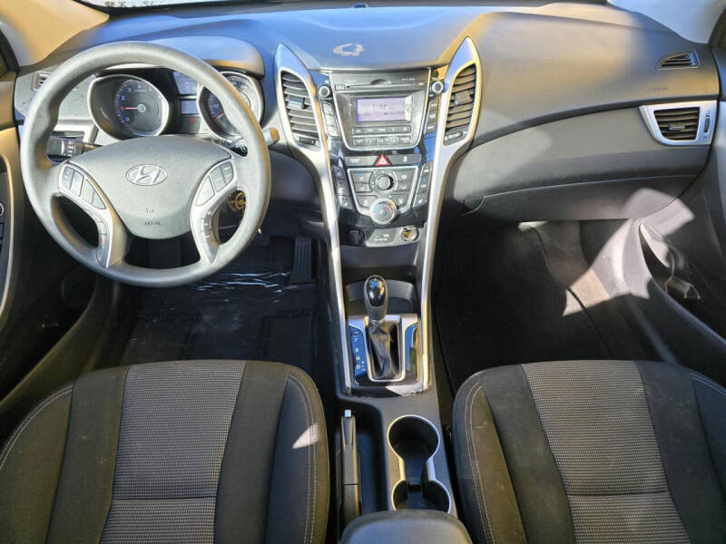 2015 Hyundai Elantra GT Base photo 14