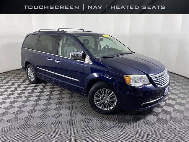 2015 Chrysler Town & Country Touring-L's photo