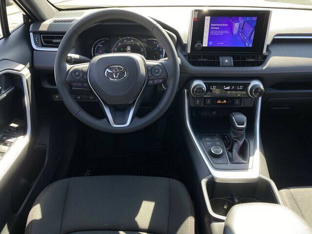 2025 Toyota RAV4 Plug-in Hybrid SE