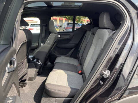 2025 Volvo XC40 B5 Core Bright Theme