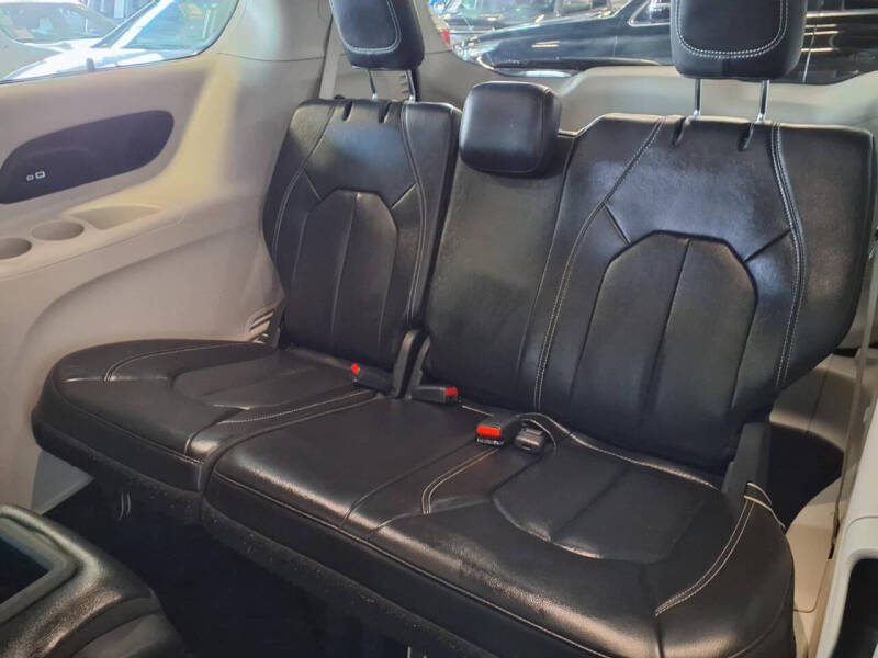 2022 Chrysler Pacifica Touring L