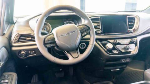 2024 Chrysler Pacifica Touring