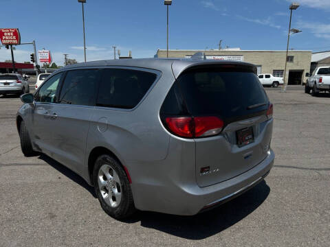 2017 Chrysler Pacifica Hybrid Touring Plus