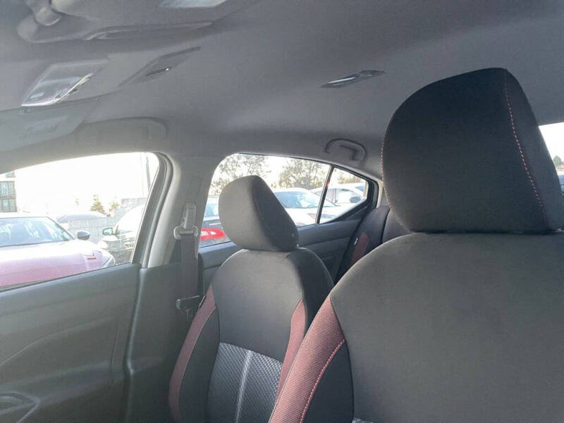 2025 Nissan Versa SR