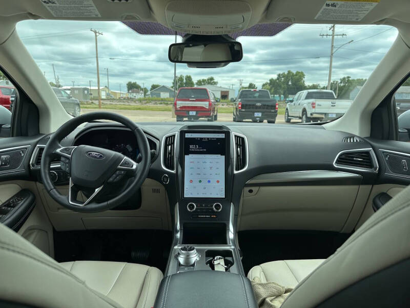 2022 Ford Edge Titanium