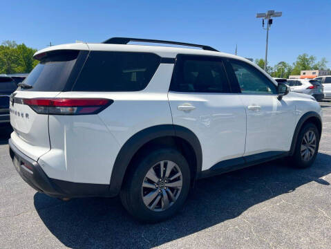 2025 Nissan Pathfinder SV