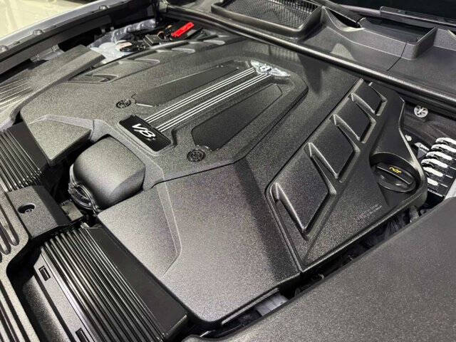 2023 Bentley Bentayga EWB V8