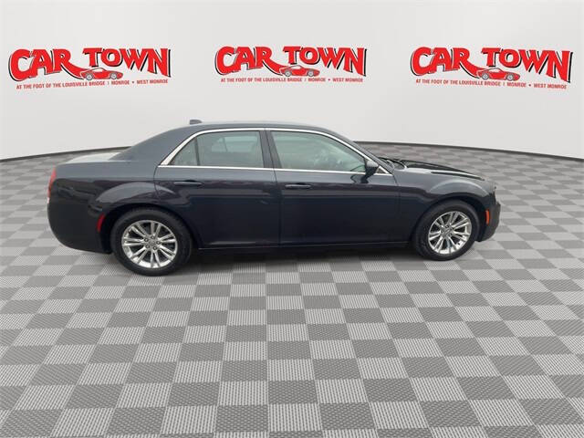 2019 Chrysler 300 Touring