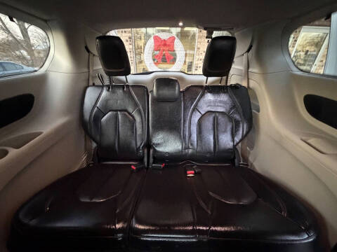 2017 Chrysler Pacifica Touring-L Plus