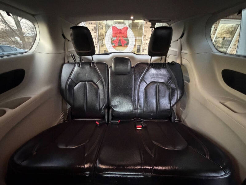 2017 Chrysler Pacifica Touring-L Plus