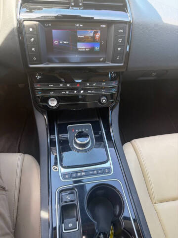 2017 Jaguar XE 25t