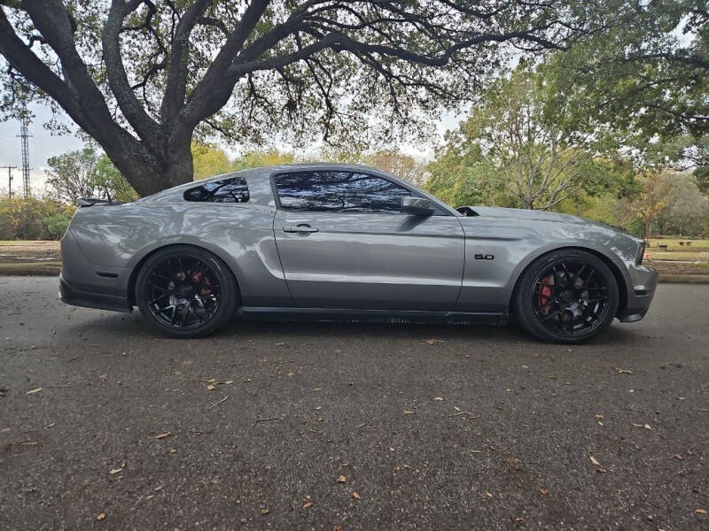 2011 Ford Mustang GT photo 3