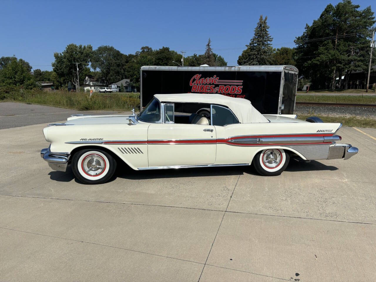 1957 Pontiac Bonneville 4