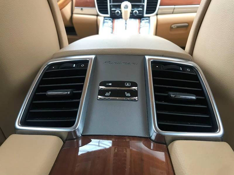 2011 Porsche Panamera 4