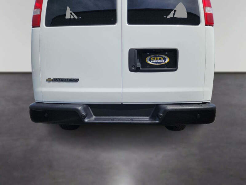 2023 Chevrolet Express LS 3500