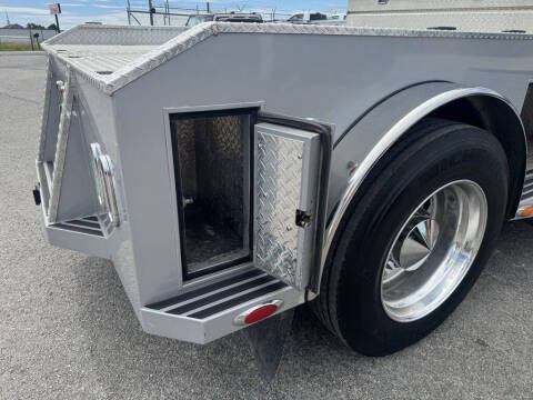 2005 Freightliner M2 106