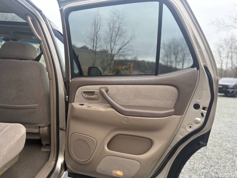 2004 Toyota Sequoia SR5